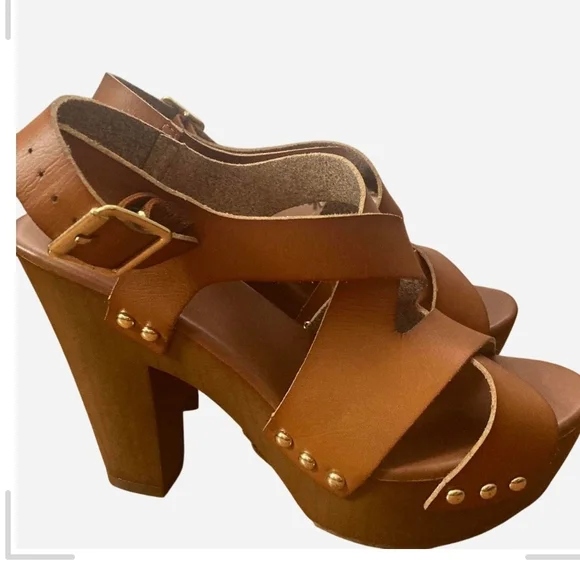 Pre-owned Stylish Tan Platform Sandals - Picture 2 of 6